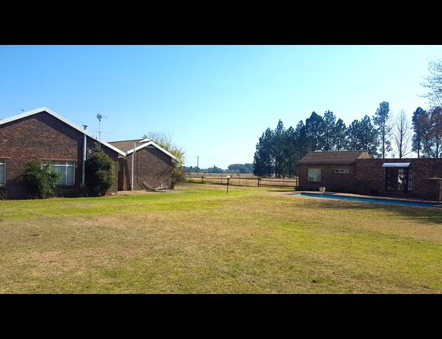 10 BEDROOM GUEST HOUSE FOR SALE IN MOOILANDE